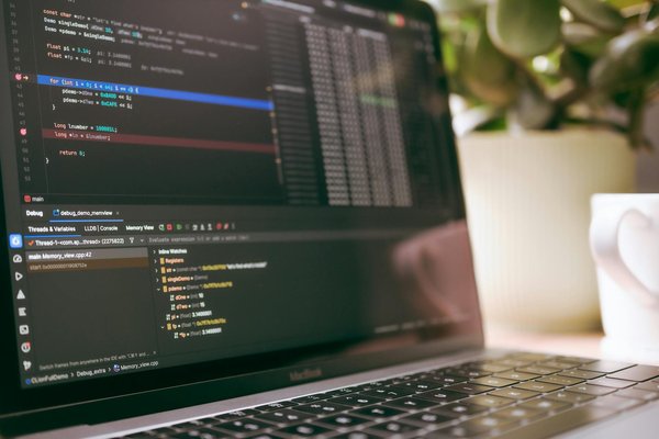 Gestalten Sie Ihren kleinen Balkon in eine private tropische Wohlfühloase